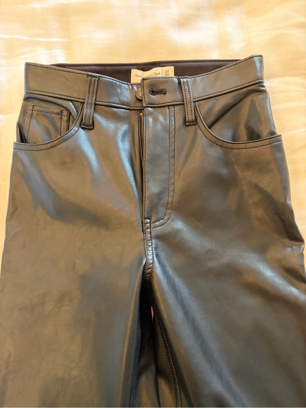 Abercrombie Women’s 00 short/24 Black Faux Leather Straight-Leg Jeans - Picture 6 of 6